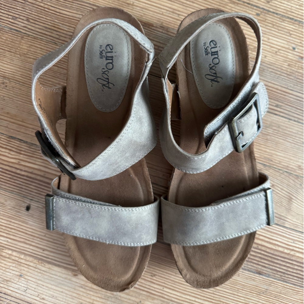 Women's Taupe Wedges